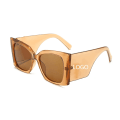 Miniatyrbilde 5 av 7: Nye luksuriøse designer solbriller for kvinner og menn 2024 klassiske overdimensjonerte firkantede briller uv400 høy kvalitet engros lentes de sol C8 GOLD LOGO with logo