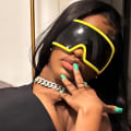 Miniatyrbillede 3 af 7: XY9701 Y2K Futuristiske Solbriller 2024 Dame Herre Oversized Buede Linser Shades Ramme Fashion Brand Logo Custom Briller Engros C12 As shown