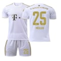 Miniatyrbillede 7 af 11: 22-23 Bayern udebanetrøje hvid nr. 17 Mane 6 Kimmich 4 De Ligt 25 Muller 10 Sane fodboldtrøje No number socks #22