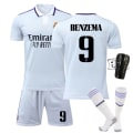 Pikkukuva 2 / 11: Real Madridin kotipaita 22-23, numerot 9 Benzema, 10 Modric, 20 Vinicius ja 1 Size 9 with socks #20
