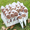 Miniatyrbilde 3 av 3: Staraise Kraftpapir Bryllupsbrett Konfettikon Stativboks Bryllupsdekorasjon Brett Bryllupskonfettiikoner Bryllupspapirkegle 30 pieces of paper 1