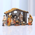 Pikkukuva 2 / 5: Jouluseimihahmoilla, The Real Life Nativity, Jouluseimi kotiin, toimistoon, puutarhaan, sisä- ja ulkokoristeluun, Jeesuksen syntymäsetti