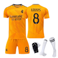 Miniatyrbild 2 av 5: 24-25 Real Madrid tröja 5 Bellingham 9 Mbappe Barn & Vuxen Set - Fotbollströja - Nr 9 med strumpor + skyddsutrustning 28(150-160cm)
