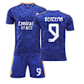 Miniatyrbillede 1 af 11: 21-22 Real Madrid udebane kongeblå nr. 9 Benzema trøje nr. 20 Vinicius 10 Modric 8 Kroos Real Madrid away number 9 M#