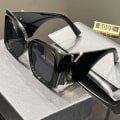 Miniatyrbilde 2 av 7: Nye luksuriøse designer solbriller for kvinner og menn 2024 klassiske overdimensjonerte firkantede briller uv400 høy kvalitet engros lentes de sol C5 GOLD LOGO with logo