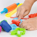 Miniatyrbilde 4 av 4: 26-delt lekesett for barn med Play Doh-verktøy og former 1