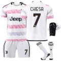 Pikkukuva 1 / 2: Juventusin vieraskenttäasu lapsille 2023/24, sukat ja suojavarusteet mukana, nro 7 CHIESA No. 7 CHIESA S
