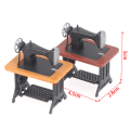 Pikkukuva 3 / 6: Toy Doll House Nukkeompelukone Puinen ompelukone Kodin tarvikkeet Vatsalihakset Puinen Lasten Blender red