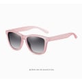 Pikkukuva 5 / 5: Muodikkaat polarisoidut aurinkolasit - HD-ajopeili miehille ja naisille! Täydellinen ulkoiluun, kalastukseen, lomalle ja autolla ajamiseen Translucent pink frame gradient gray