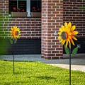 Pikkukuva 4 / 6: Auringonkukkatuulikierrä, metallinen tuulipyöre paalulla, tuulipyörät pihan ja puutarhan nurmikon sisäpihan sisustukseen Sunflower