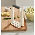 Miniatyrbild 2 av 3: Potatisstöt - JOSEPH JOSEPH - Grönsaksstöt - Non-stick - Halkfritt grepp - D-form Vit