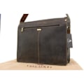 Miniatyrbild 4 av 4: Sac Gibecière XL A4 - Visconti - 16054 - Mörkbrunt Läder - Justerbar Axelrem - 31.5x39.5x12 cm Mörkbrun