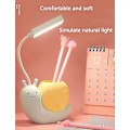 Miniatyrbillede 4 af 5: LED børneskrivebordslampe med penneholder, snegleform USB opladning studerende læring øjenbeskyttelseslampe 360 bøjelig justerbar hals gul