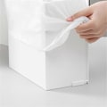 Pikkukuva 4 / 5: Seinälle asennettava säilytyslaatikko kylpyhuoneeseen, puoliksi avattava paperipyyhe- ja roskapussisäiliö