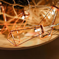 Miniatyrbilde 1 av 4: Kobber geometrisk LED lyslenke - 4 meter - Med strømplugg, går IKKE på batterier - 20 varmhvite LED-lys - kobber/rosagull pyramideform - led