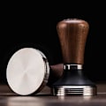 Miniatyrbilde 2 av 5: 51mm Kaffe Tamper Pulver Hammer Pressing Valnøtthåndtak Kaffedistributør For Kaffe Og Espresso