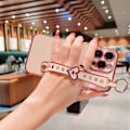Miniatyrbillede 5 af 5: Sødt Etui til iPhone 15 Pro Max/ 15 Ultra, Sødt Kærlighedshjerte til Piger Kvinder Luksus Belægning Kant Kofanger Blødt TPU Stødsikkert Etui med Håndledsrem Stativ