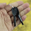 Miniatyrbilde 4 av 5: 2023 - Mini Multifunksjonell Skrutrekker Rustfritt Stål Skiftenøkkelform Skrutrekker Slisset Skrutrekker Nøkkelring (ShiKai)