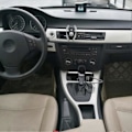 Miniatyrbild 4 av 5: 2x För E90 E92 E93 E87 3-serie 2005-2012 Kolfiberfärgad ABS Växelspaksknopp Huvudskydd Trim Ca
