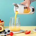 Miniatyrbillede 3 af 4: Bærbar USB-genopladelig Mini Blender & Juicer - 3 tilstande, Digitalt Display, 12 Blade, Nem Rengøring, Perfekt Til Rejser & Frisk Juice På Farten
