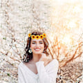 Pikkukuva 3 / 4: Nopea toimitus 1 set, Hippien naisten asusteet 7 kpl set Sisältää Flower Crown päänauhan rannekkeen ja hippien aurinkolasit, rauhankyltin kaulakorun ja