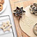 Miniatyrbilde 3 av 5: 4 Deler Smiley Rustfritt Stål Kakeform Kjeksmug Fondant Kakeform Baking