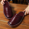 Miniatyrbild 1 av 5: Prisvärd lädertofflor för män Hemmaskor Vinter Vattentäta tofflor Unisex inomhusskor Rum Gästtofflor Man Flip Flops Wine red CN 43 44