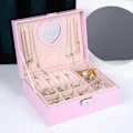 Miniatyrbillede 4 af 5: Elegant smykkeskrin med ruminddelere PU læder smykke display etui moderigtig smykkeorganisator Valentinsdagsgave Pink
