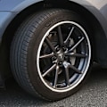 Miniatyrbilde 6 av 7: 4-pakning - Tesla Senterdeksler / Nav Emblem - Bil 77 Svart/silver