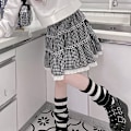 Miniatyrbilde 10 av 10: Dame Lolita Punk Leggvarmere Svart Hvit Stripete Ribbestrikkede Knehøye Sokker
