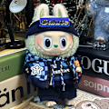 Miniatyrbillede 1 af 5: Sommerudsalg Labubu dukkeklæder første generation anden generation blind box Labubu dukkeklæder (pandebånd + jakke + sweatshirt + sweatpants) Mörkblå trendig