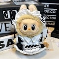 Miniatyrbillede 3 af 7: /NC/Ny Blind Box Labubu Dukketøj Labbu Siddende Festdukke med Små Overalls. Kun Tøj 3
