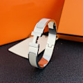 Miniatyrbilde 1 av 4: H Armbånd, 18KH bokstavspenne for menn og kvinner, armbånd i rustfritt stål for par, sølv og silver and beige