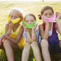 Miniatyrbild 4 av 5: Bananfodral, 3-pack i olika färger - Bananhållare för utomhusbruk
