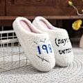 Miniatyrbilde 3 av 7: 1989 Taylor's Style Hjemmesko Fuzzy Komfortable Flate Taylor Swift Version Swifties Måke Morsomme Sko Gave til Henne 36-37