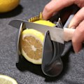 Miniatyrbild 2 av 6: Lök Tomat Citron Skivskärare, Flerfunktionell Handhållen Rund Frukttång Rostfritt Stål Lökhållare Enkel Skivning