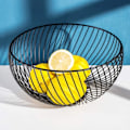 Miniatyrbillede 2 af 5: Metal Frugtkurv | Trådfrugtkurv til Citroner, Kartofler, Løg | Sort Dekorativ Frugtskål til Bordplader (Rund B)