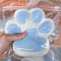 Miniatyrbild 1 av 5: Handgjorda Taba Squishy Stora Kattfot Silikon Klämleksaker för Stresslindring, Kattfot Jättefot Squishy Sensoriska Leksaker för Ångest & Avkoppling Blue