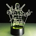 Miniatyrbild 2 av 5: Wekity 3D-lampa Deadpool med fjärrkontroll - Den perfekta presenten till pojkar - Akryl bordslampa nattlampa möbel dekorativ färgglad 7 färger som byter hushåll hemtillbehör