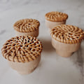 Miniatyrbilde 3 av 5: Boho Rattan Skapdører Knopper Runde Tre Skuffeknapper Håndlaget Flettet Vikle Og Skruer For Boho Møbler
