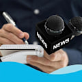 Miniatyrbild 4 av 5: 10 st Mikrofon Märkflagga Mic Station-kub Square Intervju Box Stativ Flaggor Formades Hållare Reporter