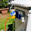Pikkukuva 3 / 5: RV 50 ampeerin 125V/250V AC virtapistokkeen naispuolinen kierrelukko liitin musta