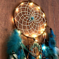 Miniatyrbillede 2 af 5: Drømmefanger Blå med fjer og LED Fairy Lights Håndlavet