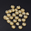Miniatyrbillede 2 af 4: 100 stk. 16mm Hule Blomster Perlehætter til Smykkefremstilling Guld