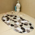 Pikkukuva 1 / 5: Pebbles Top-Spring Liukumaton PVC-kylpymatto lapsille, muovi, monivärinen