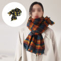 Pikkukuva 4 / 5: Whisperwool-huivi naisille. Ympyröity keltaisella
