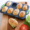 Pikkukuva 2 / 7: Minibaguette-leivontapelti, leivänrapistusalusta, tarttumaton reikäpelti