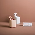 Miniatyrbillede 4 af 5: Skrivebords Opbevaringsboks Skrivebords Penneholder til Studerende Bleg Rosa