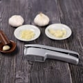 Miniatyrbilde 4 av 5: Håndholdt hvitløkspresse og blender - Klem, kutt og skrell hvitløk - Profesjonell kutter i rustfritt stål med tykt håndtak - Hjemmekjøkkenutstyr