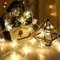 Miniatyrbilde 2 av 2: Snøfnugglys 6M 40LED LED-lyssnor Jul Snøfnugg Lyssnor Batteridrevet Snøfe Lysdekorasjon Varmt Hvite Lys